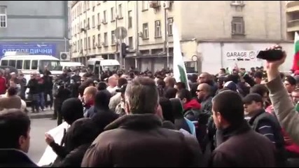 Протест в Пловдив 14.02.14 (протестиращите подпалиха Джумая джамия)