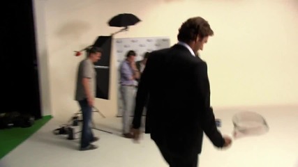 триков удар на Федерер по време на снимките на реклама 