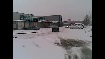 Opel Vectra Drifting in Snow 