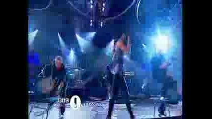 Rihanna - Shut Up And Drive (live)