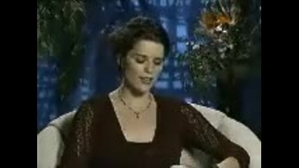 Великата звезда Нийв Кембъл говори за филма си Лудории (1998)