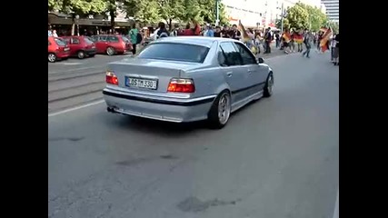 E36 - 325ik Burn hard
