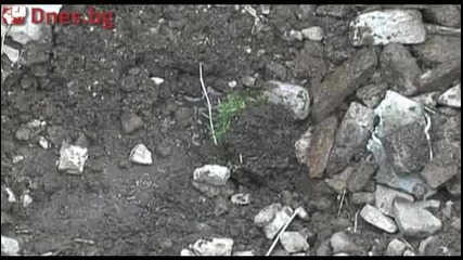 Отшелник строи чешми в Родопите