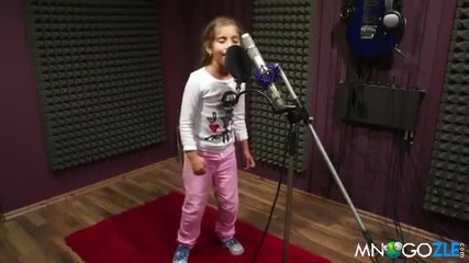 Страхотен глас има малката !
