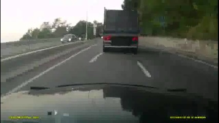 Жена се разминава на косъм