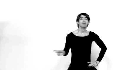 Joe Jonas Dances to Single Ladies (танци)