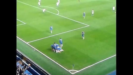 Радостта на феновете на Chelsea след Гола на David Luiz