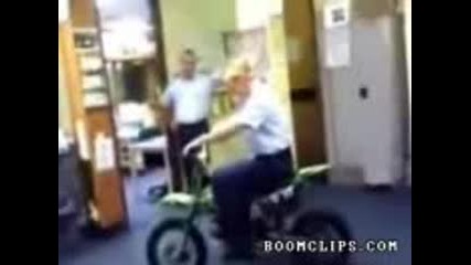 Мотор се преобръща..