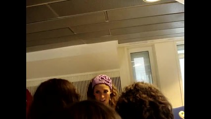 Anahi No Quiere Empujones