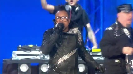 Black Eyed Peas - Pump It ( 2010 Fifa World Cup Live )