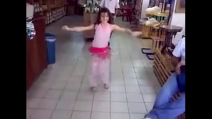 Малка талантлива танцьорка на Belly Dance