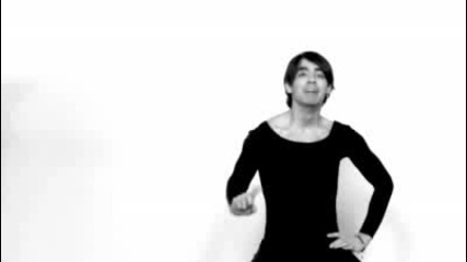 Joe Jonas Dances to Single Ladies