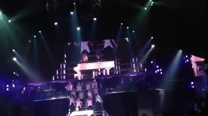 Джъстин пее Believe