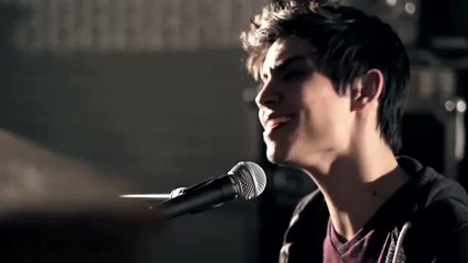 Sam Tsui - Hold it against me ~ текст и превод ^^