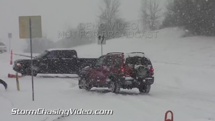 Автомобилни катастрофи и пързаляне на колите в снега през зимата в Тусла , Оклахома 2.2.2014