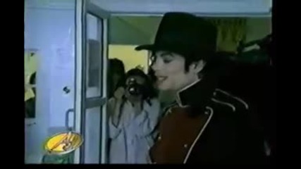 Michael Jackson visits a childrens hospital - 1996 