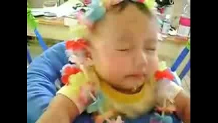 Сладки Бебета опитват лимони 