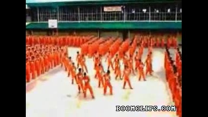 Затворници Танцуват на Michael Jackson