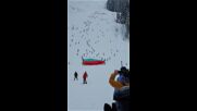 Гигантски трибагреник на ски пистата в Банско
