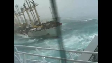 Открито море, спасителни влекачи Abeille Bourbon в много лошо време,спасителна мисия