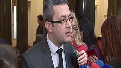ГЕРБ: БСП е сайт за фалшиви новини с главен редактор Елена Йончева