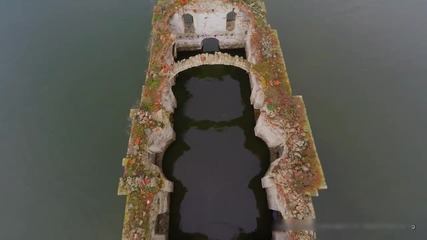 Уникалната църква потопена във водата