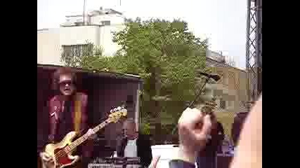 Glenn Hughes - You Keep On Moving