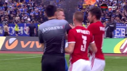 Червени картони и сблъсъци финализираха дербито