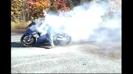 Yamaha R1 пилее гуми !