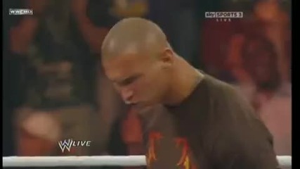 Randy Orton прави R K O на Sheamus