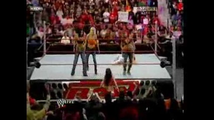 Mickie, Candice, Djilian И Beth Saves Kelly