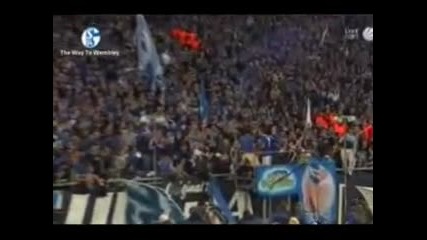 Раул скандира заедно с феновете на Шалке 04