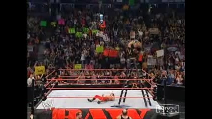 Rob Van Dam пада от стълба