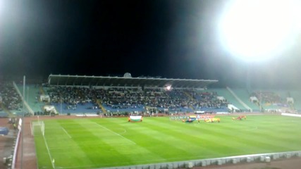 17,000 пеят химна на националния стадион преди мача България - Армения (11.09.2012)
