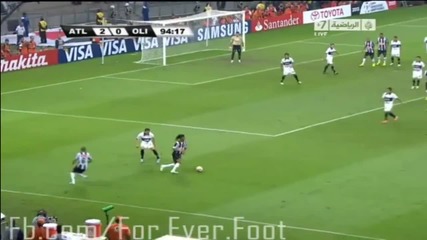 24/07 Роналдиньо отново показа страхотен контрол над топката!