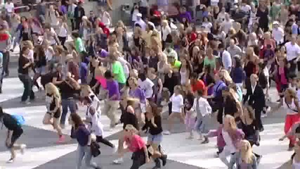 Невероятно шоу в Стокхолм! Десетки хора танцуват на Michael Djackson - Beat it 