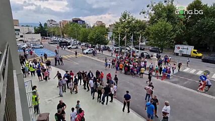 Фенове се събират около "Христо Ботев" преди България - Иран