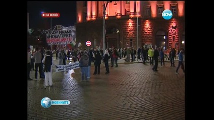 Продължават протестите срещу кабинета Орешарски