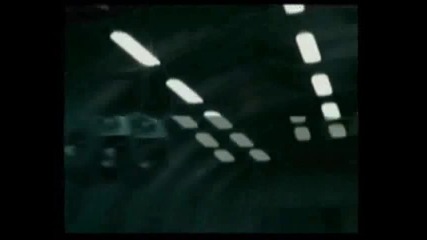 Момиче играе Брейк