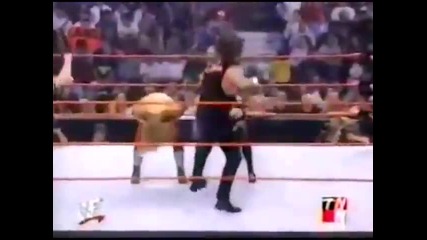 Гробаря срещу Острието и Крисчън - Wwe Raw 20.11.2000