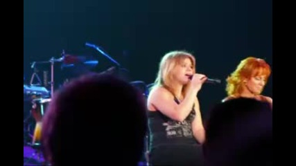 Kelly Clarkson Feat Reba Mcentire Be Still Live Harbor Yard Arena, Bridgeport County, Connecticut 