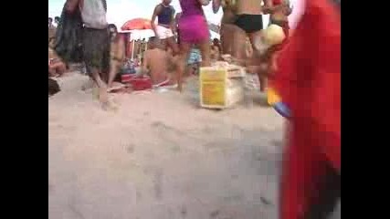 Момичета На Плаж