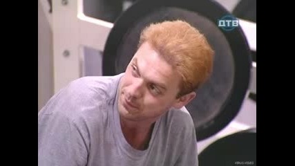 Пред огледалото във фитнеса - скрита камера