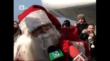 Дядо Коледа кацна на летището в Бургас 