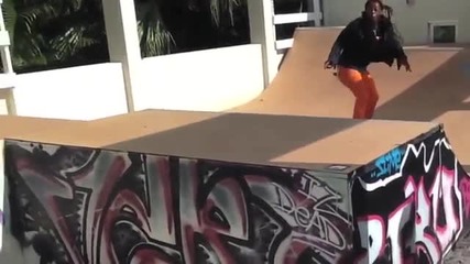 Lil Wayne забива трикове на скейт !