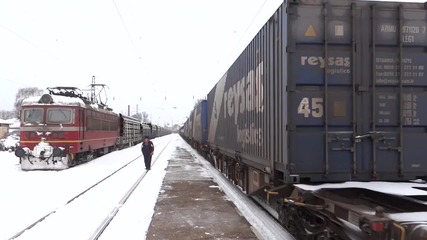 Товарен влак на Костенец