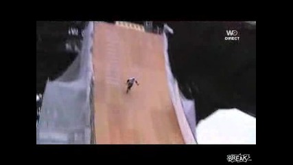 Световен рекорд скок от Айфеловата кула... 