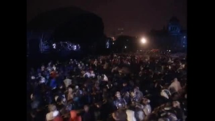 Mike Oldfield & Cara Dillon - Man In the Rain 
