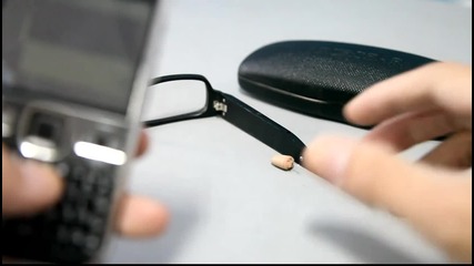 Микрослушалка с трансмитер в очила За повече информация: http://microslushalka.eu