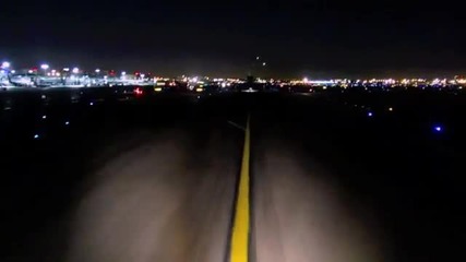 Нощно кацане на летище в Лос Анджелис, поглед от кокпита на пилотите 